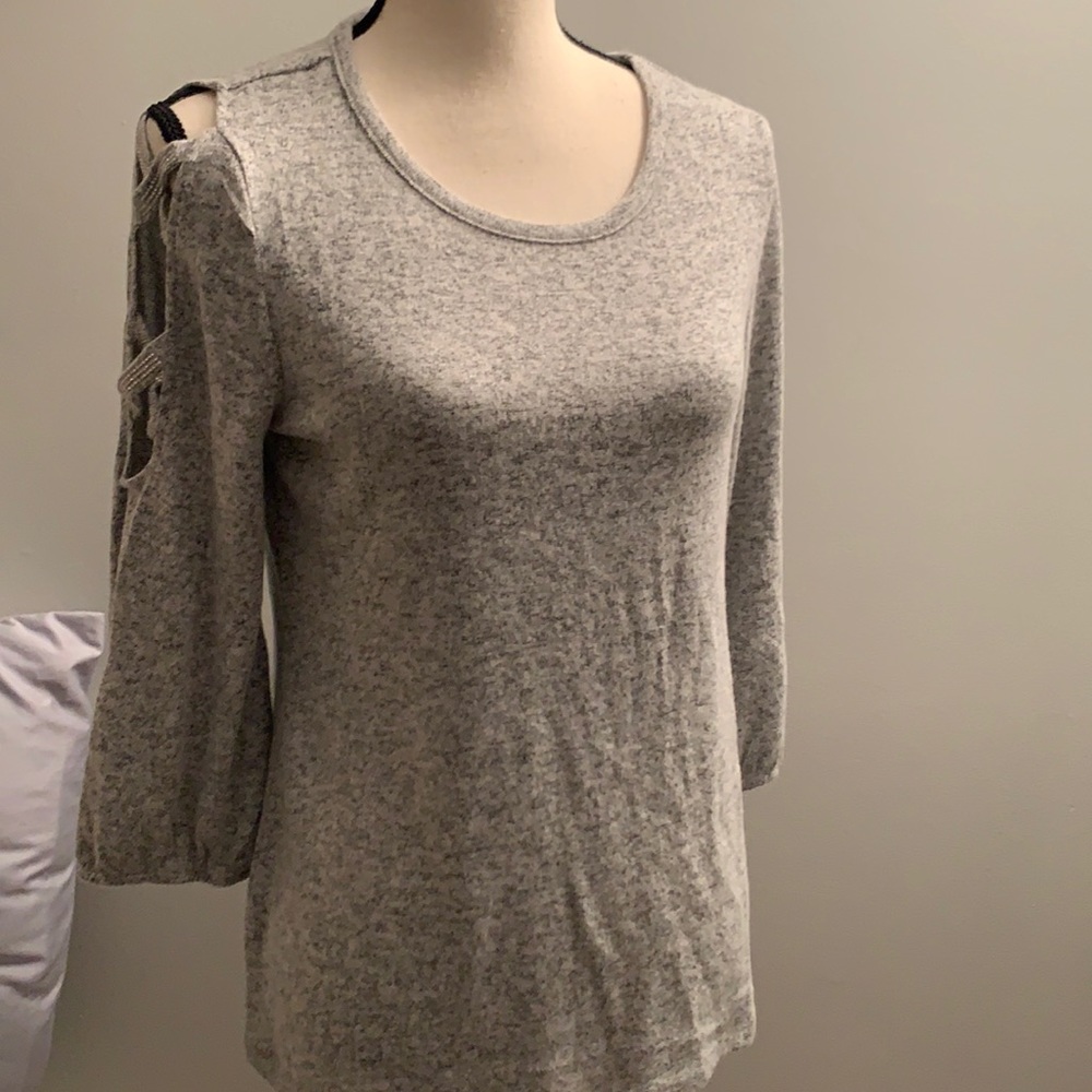 Sweater with open detailed sleeve